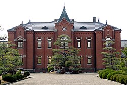 少年刑務所のサムネイル