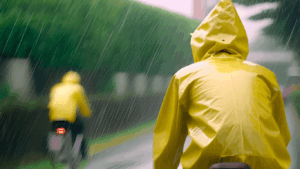 自転車の『ながら運転』1.2万円は高すぎ!? 青切符導入にネット騒然！現場のリアルな声は？