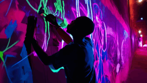 重要文化財「萬代橋」落書きで19歳少年2人逮捕！まさかの結末…約400万円の賠償請求にネットの声は？