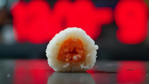 【衝撃】コンビニの鮭おにぎりが235円に！「これはキツい…」物価高はどこまで続く？ネットの悲鳴を徹底解説