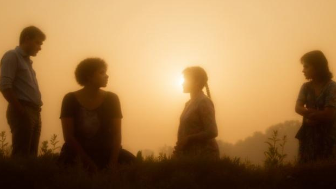 【緊急解説】高市首相の電撃解散に芥川賞作家が「働かない」と猛烈批判！ネットの賛否と子育て世代への影響を分析