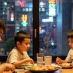 【悲報】もう家族で回転寿司に行けない！？外食チェーンの客離れと「行ける層・行けない層」の二極化が深刻すぎる件