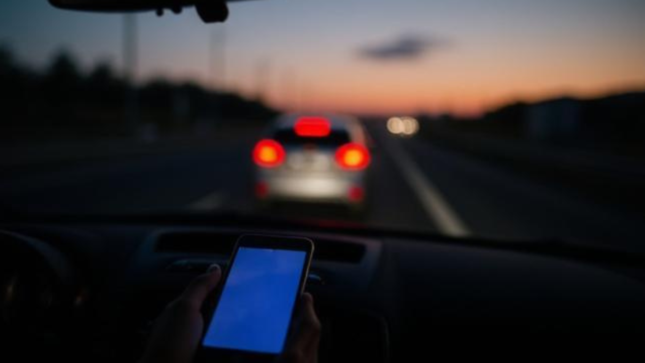 新名神6人死亡の悲劇はなぜ?「ながらスマホ」がやめられない理由と家族を守る対策